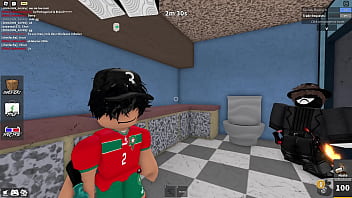 Dans les toilettes en plus