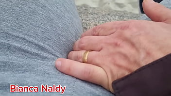 Curtindo a estrada aparece um macho na praia para uma carona ate o anoitecer