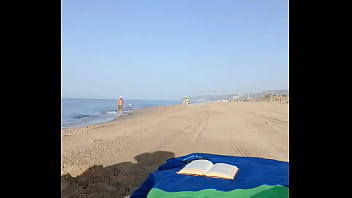 Vamos a tomar el sol ¿me aplicas bloqueador ️ #playa #verano #miercoles #toples #bikini #