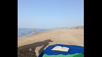 Vamos a tomar el sol ¿me aplicas bloqueador ️ #playa #verano #miercoles #toples #bikini #