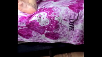 Corninho vendo sua namorada dando sem camisinha pro solteiro