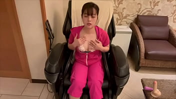 マッサージ機を使ったらムラムラしてきてえっちなことしちゃいました