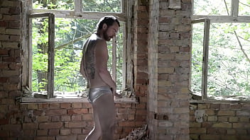 Ich Fick Ein Kerl Auf Outdoor Tischplatte thumbnail