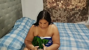 Repartido de pizza afortunado colombiana de gran culo se deja folla duro su coño con el viejo repartidor flaco