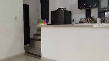 Repartido de pizza afortunado colombiana de gran culo se deja folla duro su coño con el viejo repartidor flaco