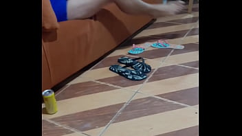 Chupei o pau do cara que está fazendo uns bicos aqui em casa fiquei com tesão mas lembrei que tô sem camisinha Chupei o pau do cara que está fazendo uns bicos aqui em casa fiquei com tesão mas lembrei que tô sem camisinha