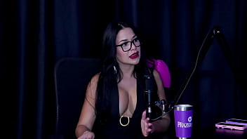 Uma pegada é essencial na hora h contou da cena que mais gostou de fazer foi fodida em cima da casa do cachorro e a dp anal belinha baracho watch sheer red