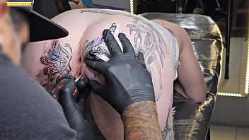 Iniciando o dia com uma mudança na minha tatuagem anal 1 Iniciando o dia com uma mudança na minha tatuagem anal 1