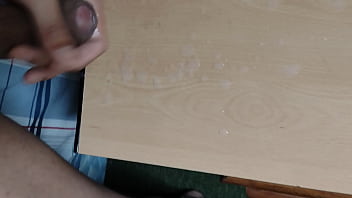 Acabando En Una Mesa Y Lamiendo Mí Leche T thumbnail