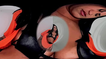 Bucetinha me comeu na escada e engoli seu leite