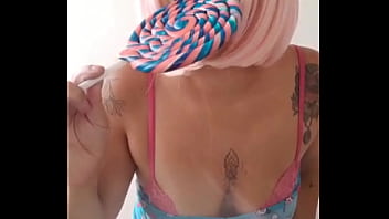 A delícia que é chupar um homem que nem uma puta