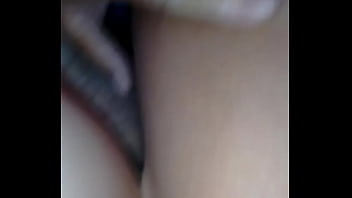 Gozando dentro da buceta da molhada