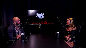 Fez seu primeiro filme como atriz sua primeira experiência de sexo anal foi horrível e quando fez o hard nick niquita watch sheer red