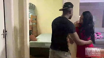 Marido anão foi dormir e negão pauzudo passou a vara nas 2 gostosas safadas o jefão nao perdoa ninguem