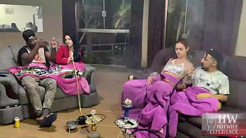 Marido anão foi dormir e negão pauzudo passou a vara nas 2 gostosas safadas o jefão nao perdoa ninguem