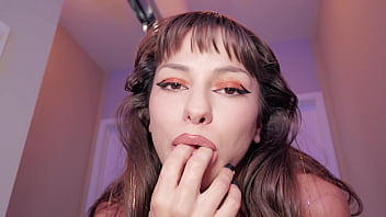 Naughty babe dakota quinn gets her ass plugged for the first time