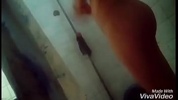 Mi Mujer En La Ducha thumbnail