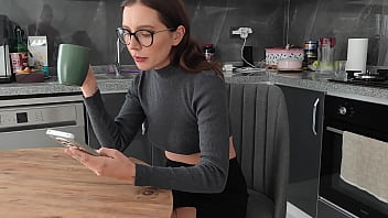 I won't tell my step daughter if you lick my pussy