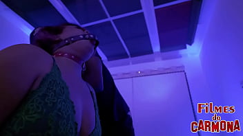 Meu padrasto me viu tomando banho me amarrou e me fodeu todinha Meu padrasto me viu tomando banho me amarrou e me fodeu todinha