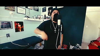 El Cantante Toma Duro El Micrófono Y Sin Piedad thumbnail