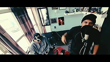 El Cantante Toma Duro El Micrófono Y Sin Piedad thumbnail