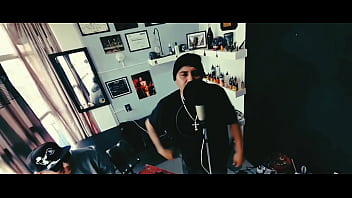 El Cantante Toma Duro El Micrófono Y Sin Piedad thumbnail