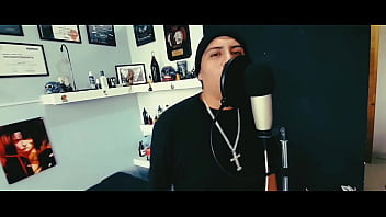 El Cantante Toma Duro El Micrófono Y Sin Piedad thumbnail