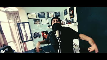 El Cantante Toma Duro El Micrófono Y Sin Piedad thumbnail