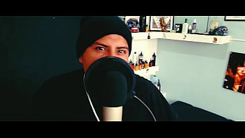 El Cantante Toma Duro El Micrófono Y Sin Piedad thumbnail