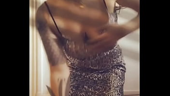 Helloooo pour ceux qui me connaissent pas j'suis une pute hyper