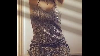 Helloooo pour ceux qui me connaissent pas j'suis une pute hyper