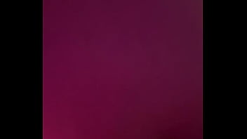 Il me prend sur le bord du jaguzzi j’espère que ça vous plaît bisous de