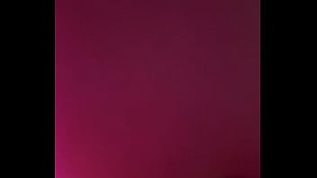 Il me prend sur le bord du jaguzzi j’espère que ça vous plaît bisous de