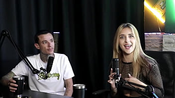 Ela não conseguiu chupar o pau dele falou sobre seu começo e o cliente enrolou no sexo oral em lugar errado yasmin pariz & ktal vagabundo do bom sheer red