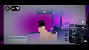 La invitó a un lugar y me la follo