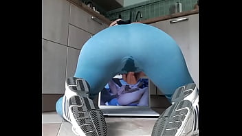 Rt penelopa333 tight yoga pants are the best pants to wet#piss #pee #wetpants #yogapants #pissing #pantswetting