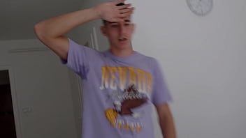 A la jovencita megan love le encanta que la dominen 2 pollas a la vez