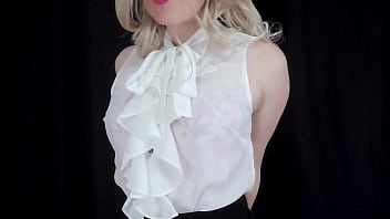 Teaser sexy blonde pawg thinks a break from work is a good idea