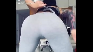 She make it twerking