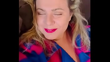 Cindy habillée mais oui monsieur ça arrive enfin c'est pour mieux me