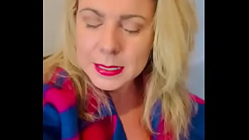 Cindy habillée mais oui monsieur ça arrive enfin c'est pour mieux me