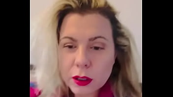 Cindy habillée mais oui monsieur ça arrive enfin c'est pour mieux me