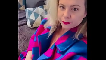 Cindy habillée mais oui monsieur ça arrive enfin c'est pour mieux me