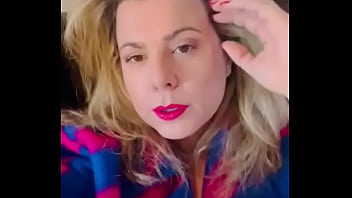 Cindy habillée mais oui monsieur ça arrive enfin c'est pour mieux me