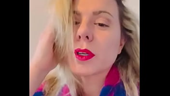 Cindy habillée mais oui monsieur ça arrive enfin c'est pour mieux me