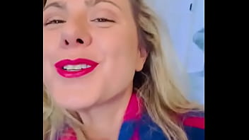 Cindy habillée mais oui monsieur ça arrive enfin c'est pour mieux me