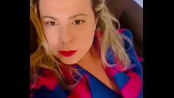 Cindy habillée mais oui monsieur ça arrive enfin c'est pour mieux me