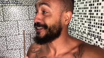 Peguei no flagra a gostosa se masturbando