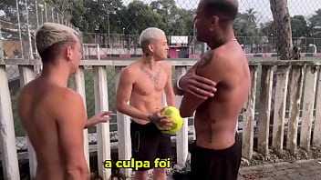 3 Heteros Dotados Fudendo Depois Do Jogo De Futebol Na Broderagem thumbnail