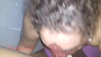 Punhetando gostoso até tirar leite de pica